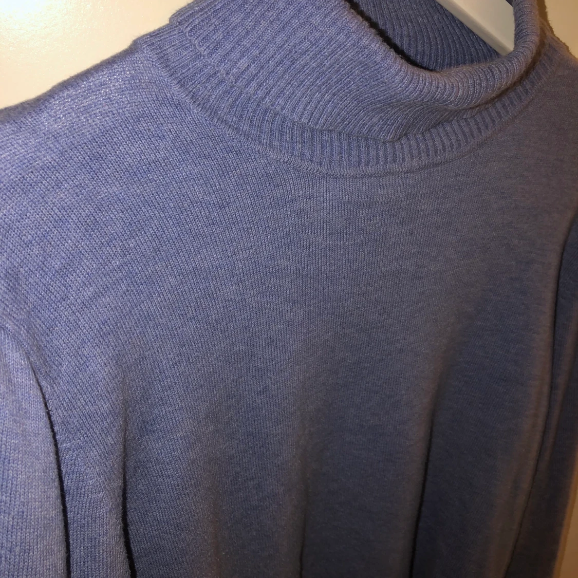 Blå tröja  - 91