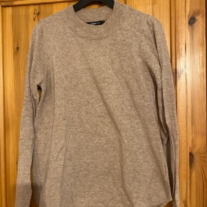 Stickad tröja S - Mycket bra skick. 