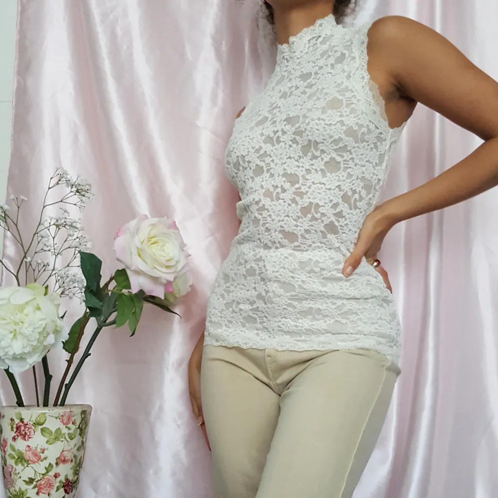 🌼 BEAUTIFUL WHITE TURTLENECK TOP WITH BUTTON AT NECK, MADE OF STRETCHY LACE. FROM DANISH ROSEMUNDE.  ▪Size EU 34/XS ▪Condition 10/10  🌻My measurements ▪Height 161cm / 5'3