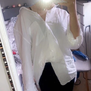 Shorta  - Säljer denna shorta pga att den är för stor för mig o inte riktigt min stil. Den är jätte fin att ha till vardag eller sånt. Priset kan diskuteras. Finns inga fläckar och inga sönder. Står för frakt 