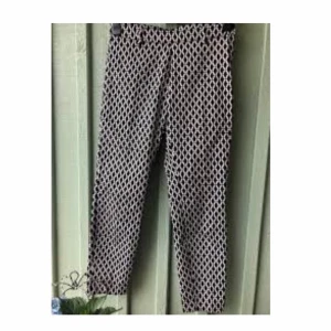 Kostymbyxor  - Mönstrade kostymbyxor/ slacks från HM i storlek 38