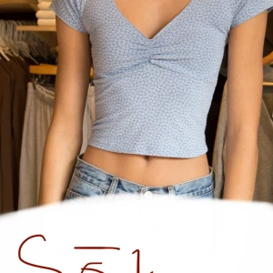 Söker! - Hej jag söker en sådan här topp! Spelar ingen roll färg ! Skriv om ni har någon liknande topp❤️ cirka 70 kr