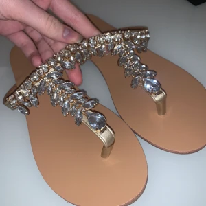 Skor - Skor i stl. 39 ifrån Bonprix! Finns i centrala Uddevalla annars står köparen för frakt.