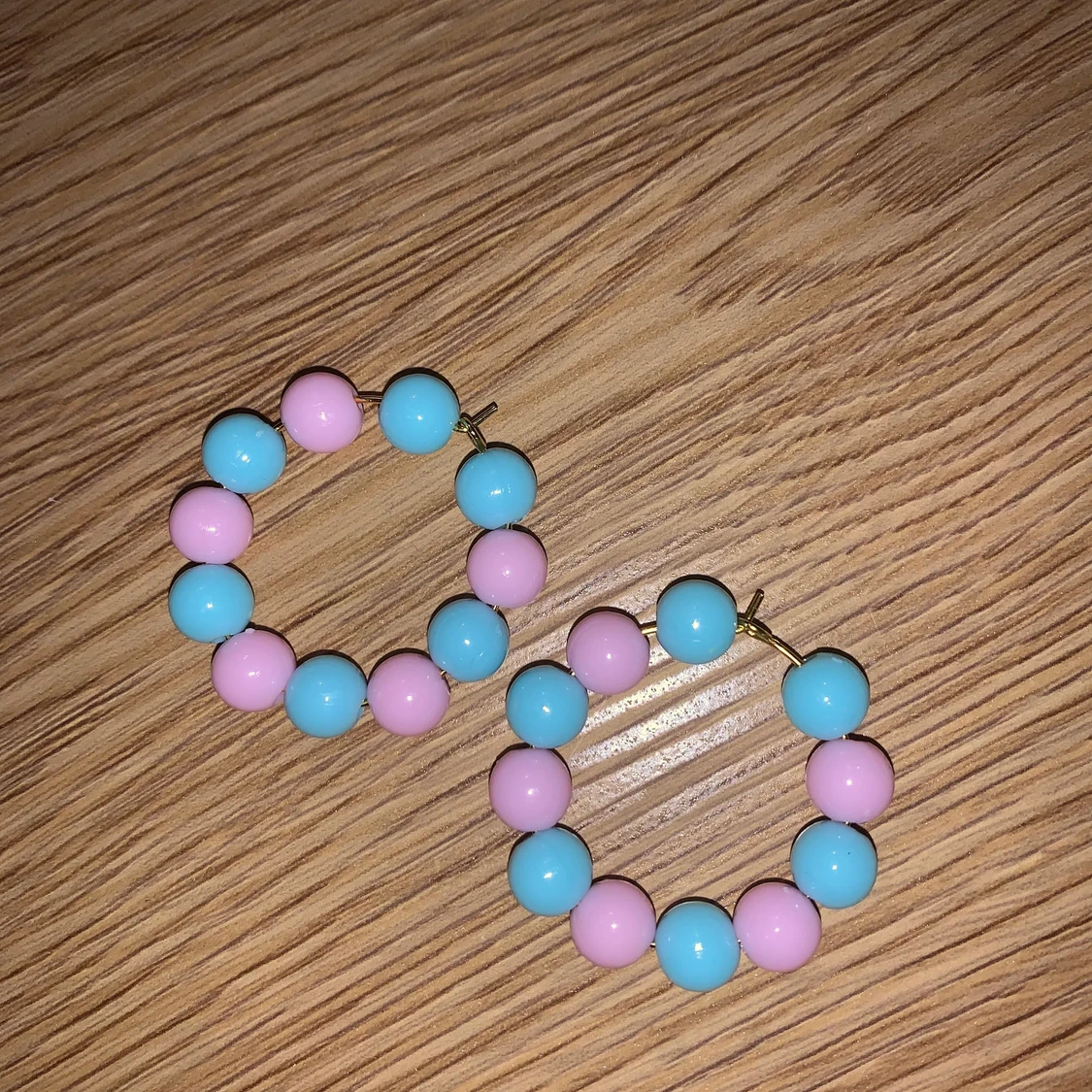 Stora hoops i pärlor 💜 - 90