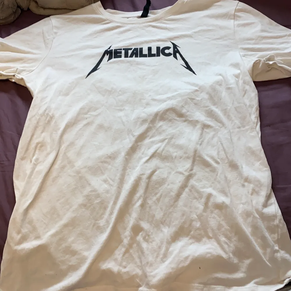 Fin vit Metallica tröja, bra skick💖. T-shirts.