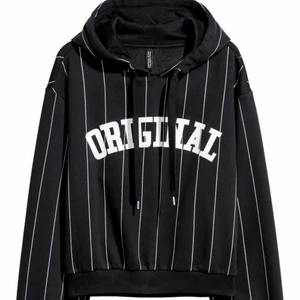 Gina hoodie - Säljer denna svart hoodie från gina då den inte längre kommer till användning. Den är i bra skick! Storlek M men passar även xs/s beroende på hur man vill att den ska sitta. Vid fler bilder skriv privat ev. Frågor. Köpare står för frakt💛