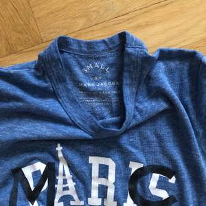 Blå Marc by Marc Jacobs T-shirt i storlek S
