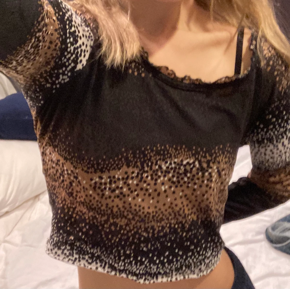 Brun svart o vit tröja - 90