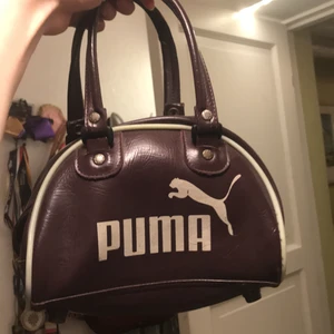 Puma minibag vintage  - Mina puma bag som är vintage jättesöt och rymlig