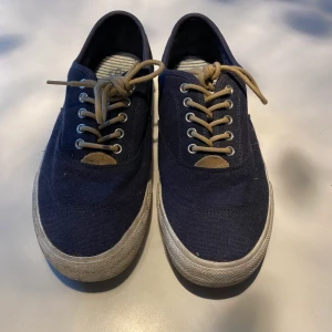 Skor  - Skor i bra skick, köpta för 800 pris kan diskuteras vid snabb affär 