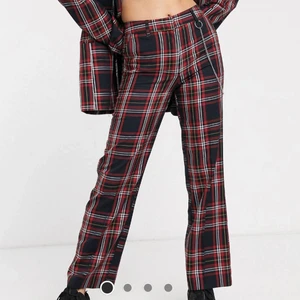 Rutiga byxor  - Små i storleken, sitter som XS. Helt oanvända!