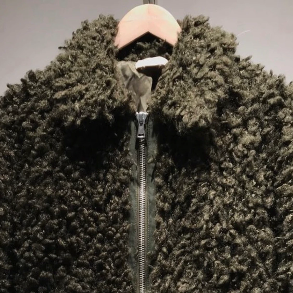 Grön lurvig jacka  - 90