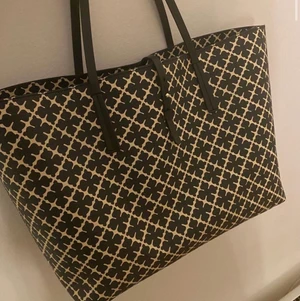 Malene Birger väska  - Malene Birger väska. Orginalpris: 2299kr. Använd ett fåtal gånger och är som ny. 