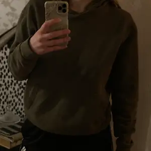 En skön och snygg hoodie från Zara i storlek M. Säljes för 50kr, frakt tillkommer. 💖