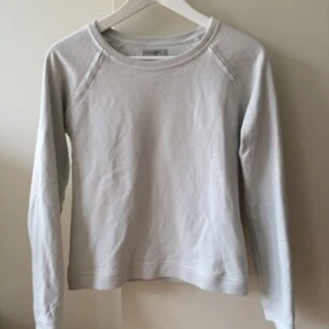  - Populär Hunkydory tröja med vingar på baksidan. Storlek s/xs. Mycket fint skick :-) Jätteskön inuti! 