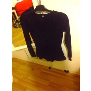  - En riktigt fin body som tyvärr inte kommer till användning. 
Aldrig använt pga för stor för mig, passar dig som har storlek M. 