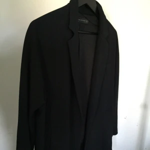  - Kavaj i en oversize model. Aldrig använd.