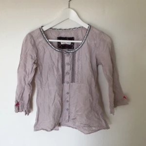  - Söt blus från odd molly, knappt använd 