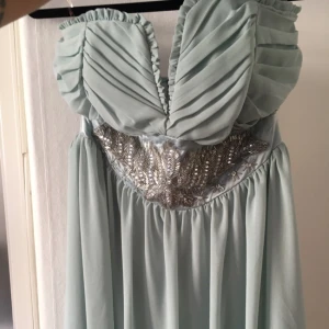  - Jättefin klänning använd 1 gång 