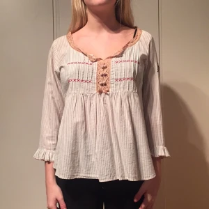  - Söt Odd Molly blus i bra skick! Passar även storlek XS-M