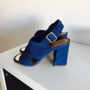  - Oanvända puss från det italienska märket Aldo 