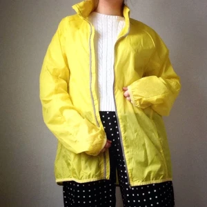  - Vindjacka från HM i nyskick