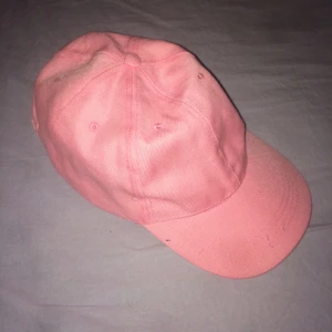  - Rosa keps! Säljer även en likadan svart o en vit 