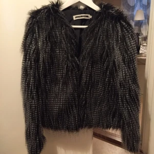  - Använd en gång så i nyskick, jättefin med en halsduk till 👌🏻