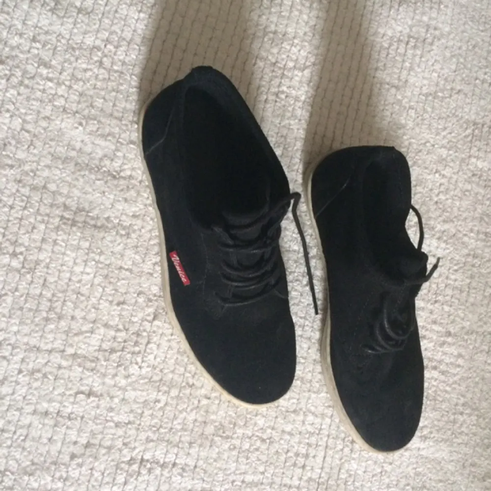Black suede (leather) used once as it's small for me . Skor.