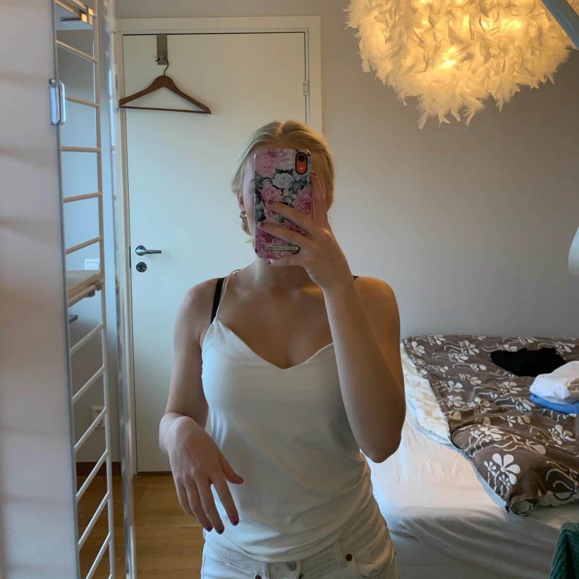 V-ringad blus/topp från Bershka strl M