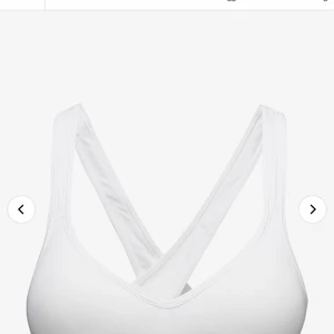 Calvin Klein bh  - Vit Calvin Klein bh med pyttelite push up. Den är i nyskick, jag säljer den pga jag köpt andra som passar bättre. Bud just nu: 150