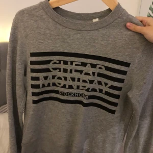 Cheap monday sweatshirt - Bra skick. Storlek xs. 75 kr + frakt