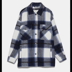 Rutig jacka zara - Säljer min fina jacka från zara, perfekt till våren & hösten. Köpt här på Plick men i väldigt fint skick!✨ Budgivning om fler är intresserade! Frakt tillkommer!🤍