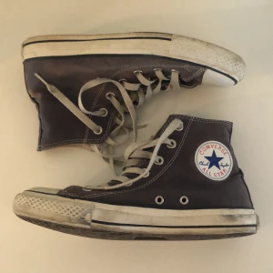 Converse all star shoes strl 39 - Säljer dessa converse pågrund av att jag inte använder de längre. Lite smutsiga på sidor osv men det är lätt att tvätta bort. Frakt 80kr❤️