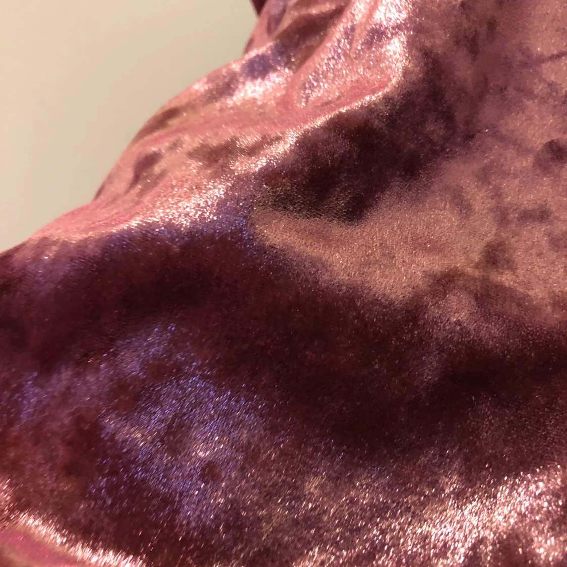 Rosa velvet body med skimmer - 90