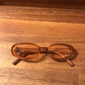 Solglasögon lespec - Använda cirka 3 gånger, mycket fint skick. Frakten är inkluderat i priset:)