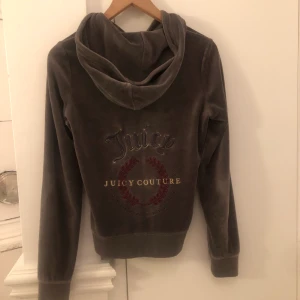 Juicy Couture kofta - Kofta från Juicy Couture i strl M, men skulle säga att den mer är som en S. Buda i kommentarerna!
