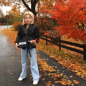 Skinnjacka - Riktigt snygg skinnjacka från Zara. Har varit en favorit länge men är nu i behov av pengar :/ Köpt förra hösten för 550kr 