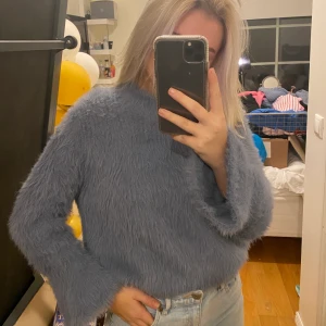 FIN TJOCKARE TRÖJA - Mysig tröja med lite utsvängande armar🤍