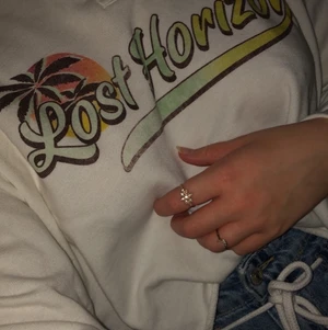 Pull&Bear cropped tunn hoodie - Tunn oversized cropped hoodie från Pull&Bear Sadie Sink kollektion. 