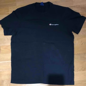  - Champion t shirt condition 7/10