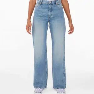 Säljer motstridigt dessa trendiga jeans från monki i modellen Yoko i waist 25 då de blivit för små😢😢💜 Bra skick! Frakt tillkommer