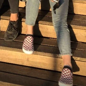  - Bra skick på röda vans!! Intressekoll så skriv om intresserad!! Pris kan diskuteras