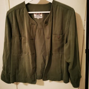 Grön jeansjacka  - Mjuk grön jeansjacka, endast provad. 