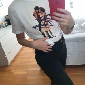  - T-shirt från Bershka. Dirty Dancing tröjan som är ganska populär har jag märkt. Snyggt att knyta upp 
