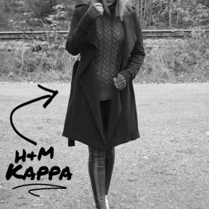  - Svart kappa från h&m i storlek 36. Skärp följer med. Den är inte tunn men inte tjock heller, så den passar bra för våren 🥰 149kr plus 100kr frakt. nypriset var på över 500kr.