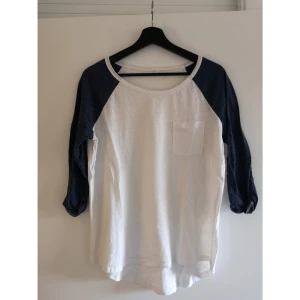  - Helt vanlig tröja. Bomull. Trekvartsärm. 