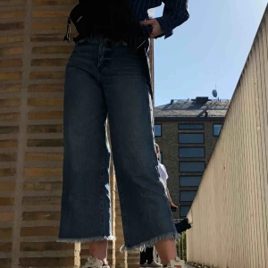  - Säljer dessa goingar från weekday. Köpte förra året, dem är korta i modellen och jag är 165 cm om ni behöver referens för bilderna. pm vid frågor!