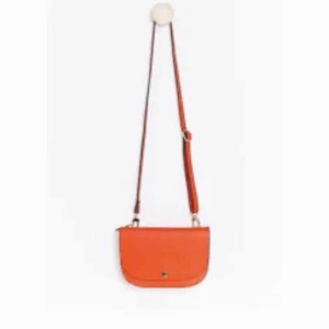  - Super fin midje/crossbody väska från Lindex i orange😍 Helt ny & oanvänd! Prislappen hänger kvar. (Man kan ha den på midjan eller ha den crossbody)