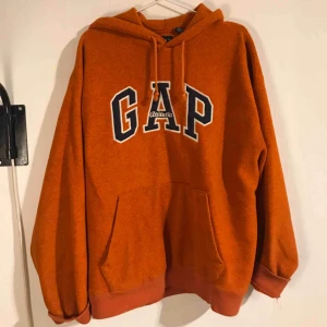  - Ball hoddie från GAP i fleecetyg. köpt på second hand. Köparen står för frakt🍒
